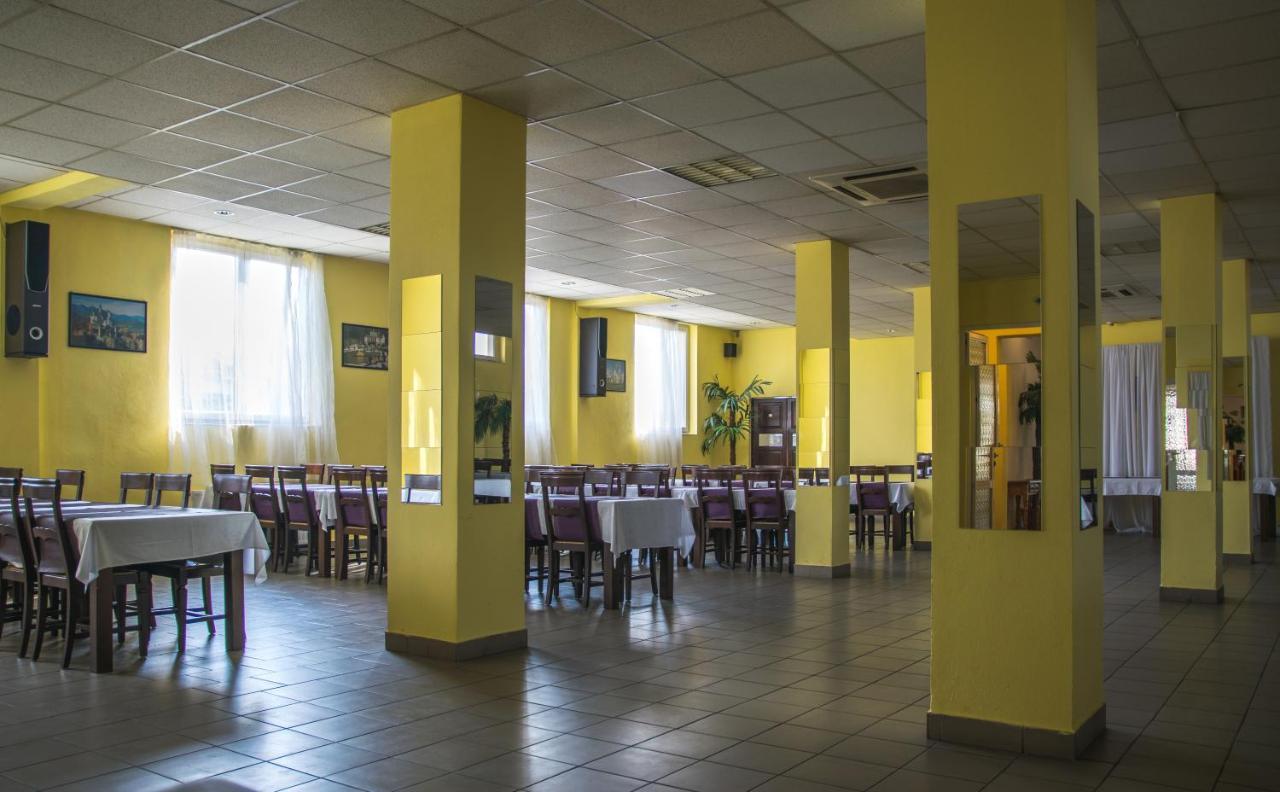 Hotel Maier Хунедоара Экстерьер фото